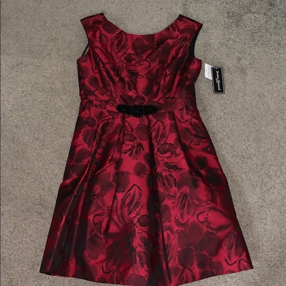 NWT Jessica Howard dress with tulle under skirt.